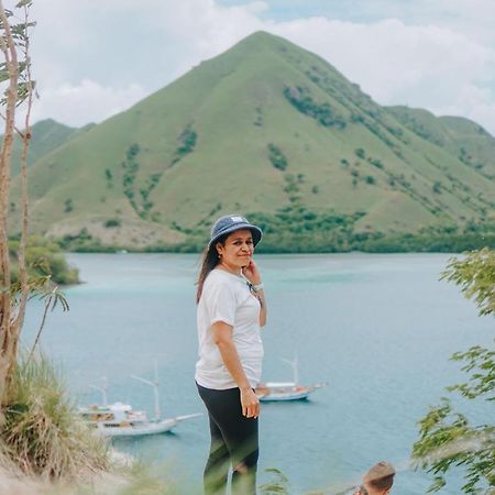 Komodoku One Love Homestay And Tour Labuan Bajo Exteriör bild