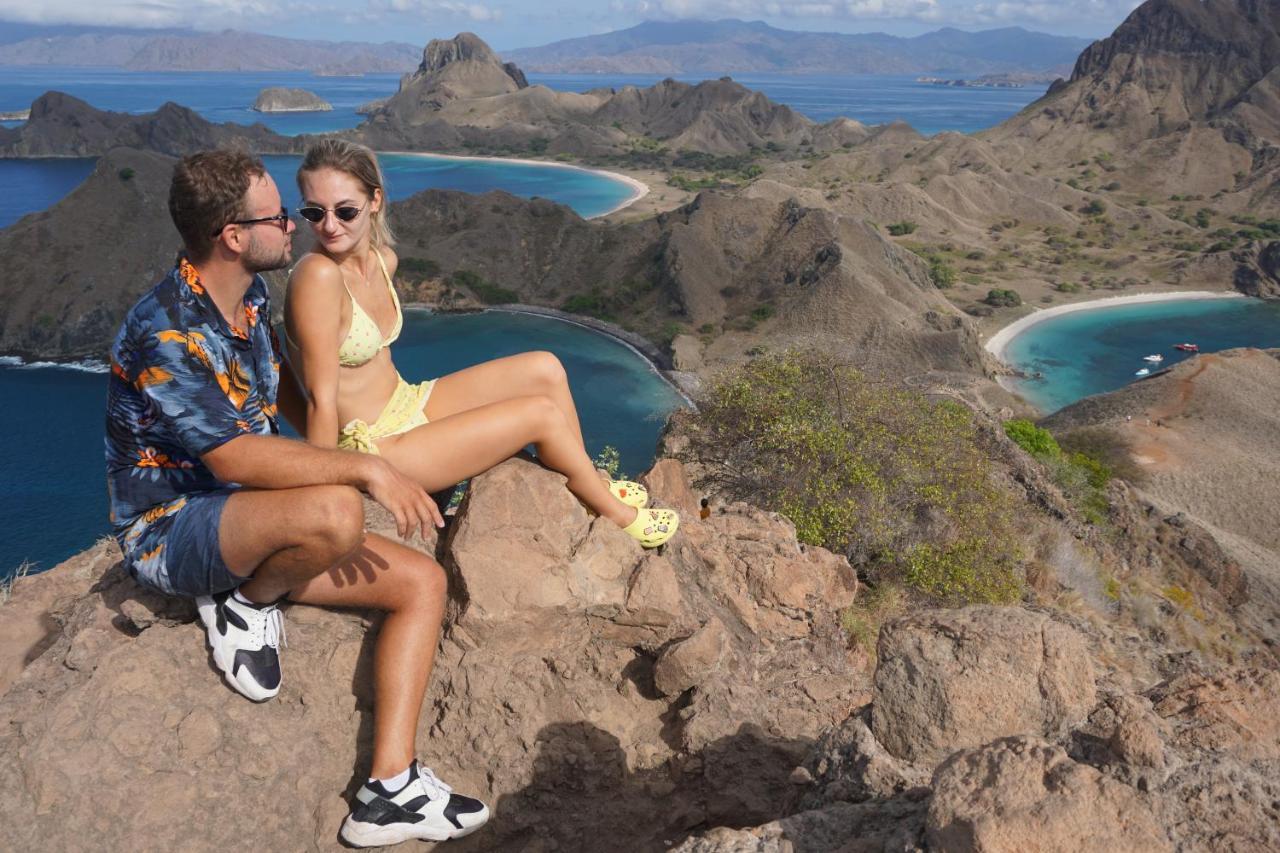 Komodoku One Love Homestay And Tour Labuan Bajo Exteriör bild