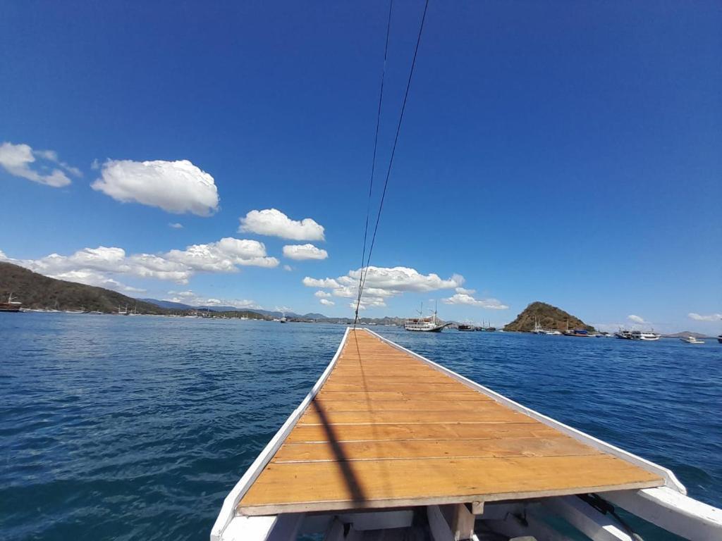 Komodoku One Love Homestay And Tour Labuan Bajo Exteriör bild