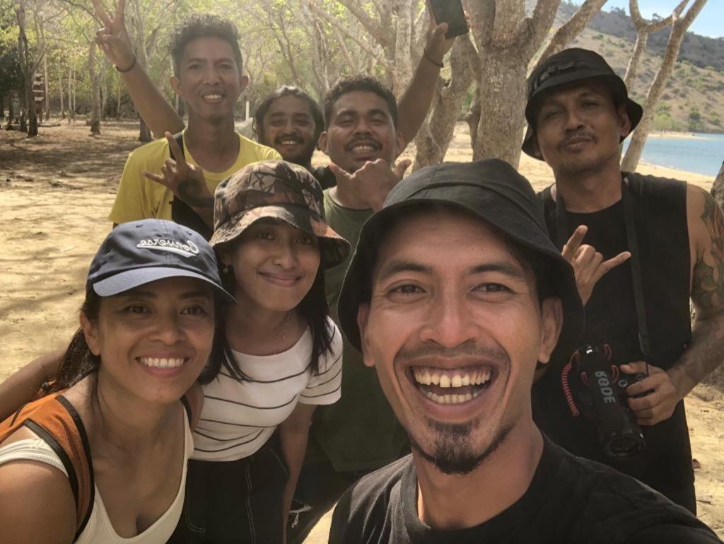 Komodoku One Love Homestay And Tour Labuan Bajo Exteriör bild