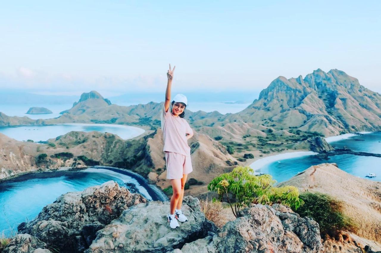 Komodoku One Love Homestay And Tour Labuan Bajo Exteriör bild
