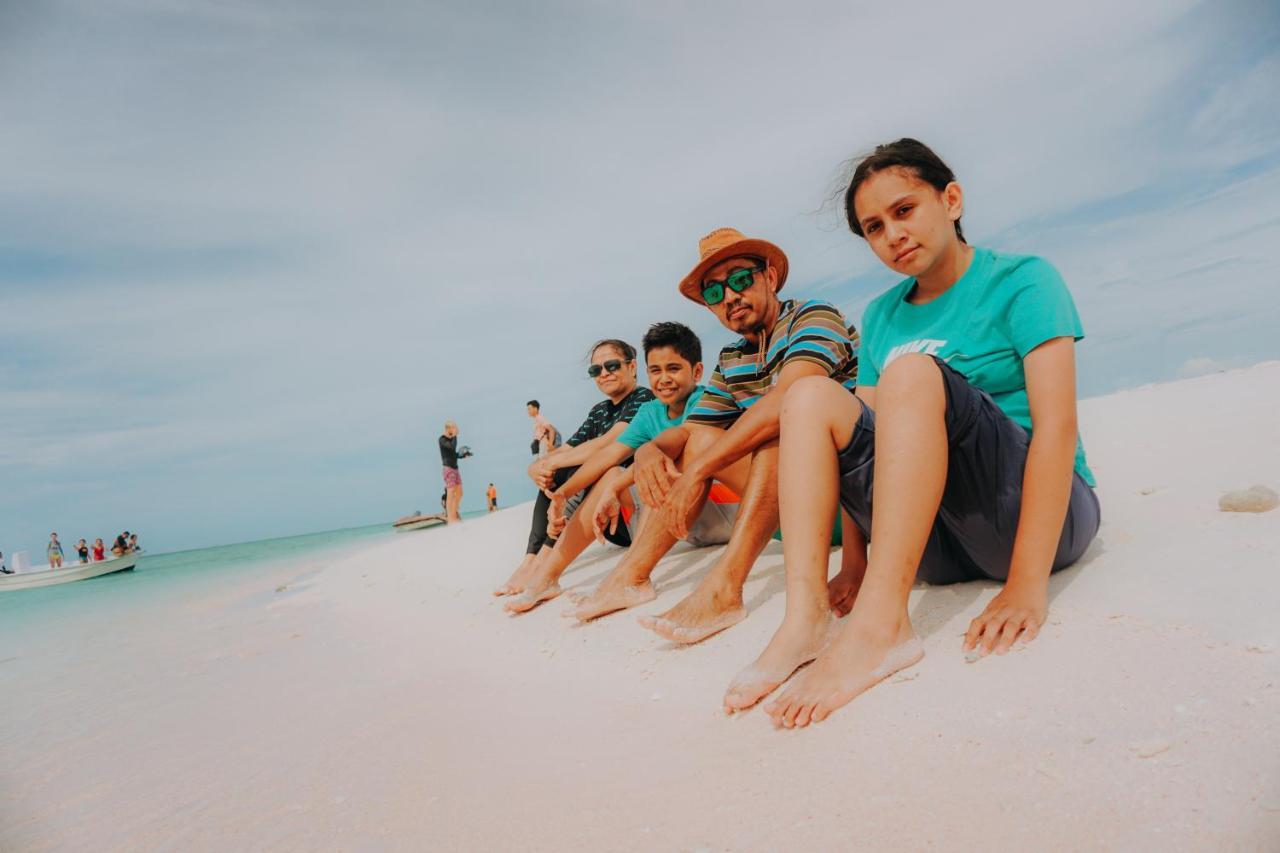 Komodoku One Love Homestay And Tour Labuan Bajo Exteriör bild