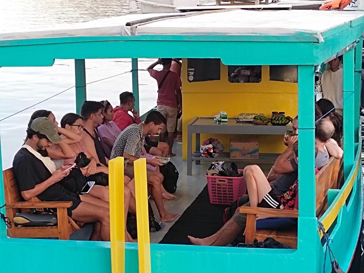 Komodoku One Love Homestay And Tour Labuan Bajo Exteriör bild