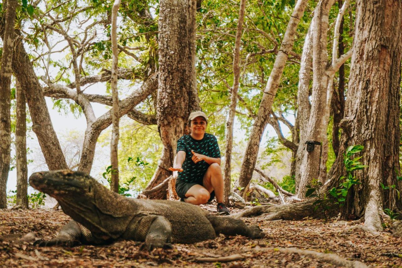 Komodoku One Love Homestay And Tour Labuan Bajo Exteriör bild