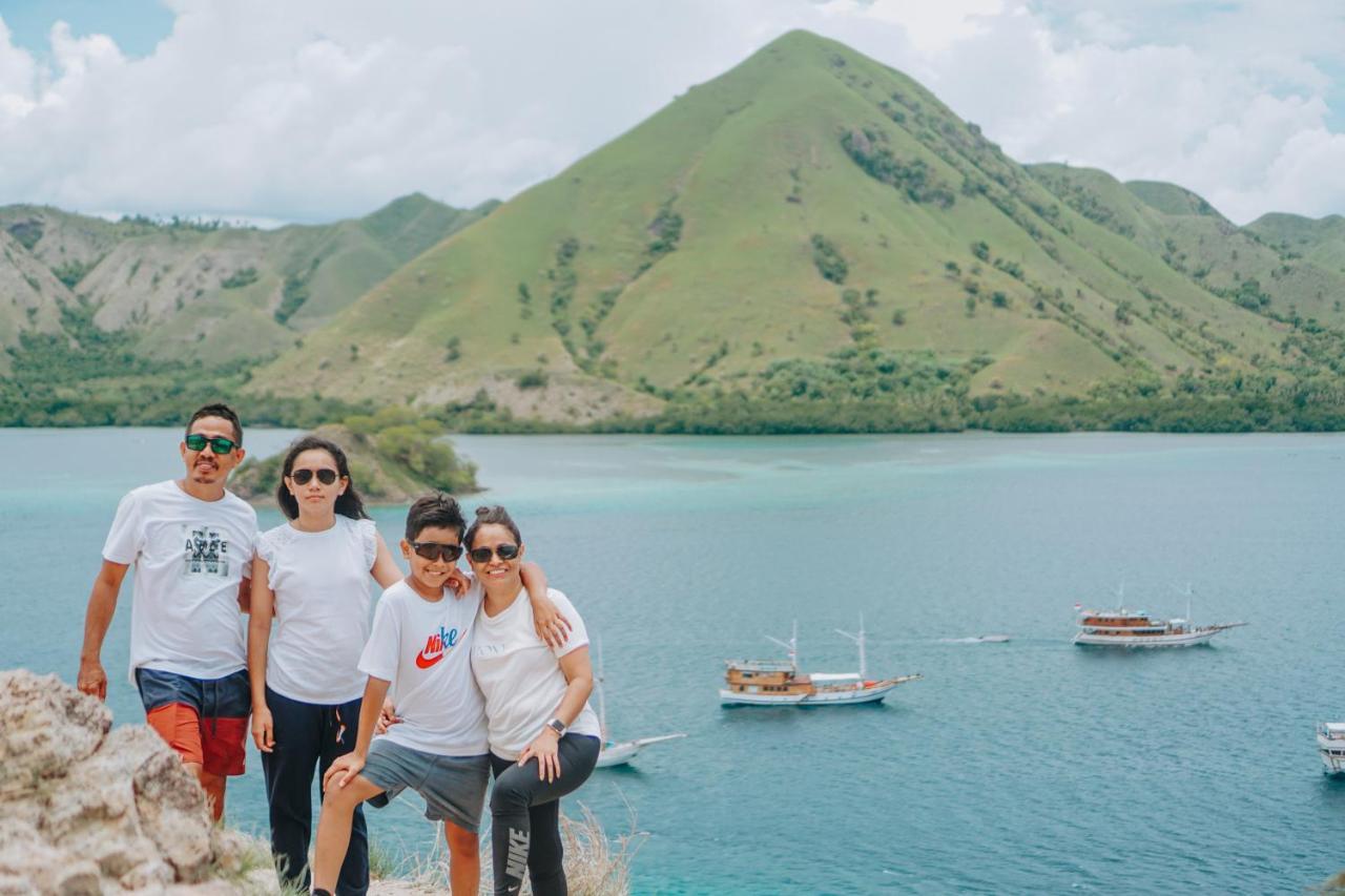 Komodoku One Love Homestay And Tour Labuan Bajo Exteriör bild