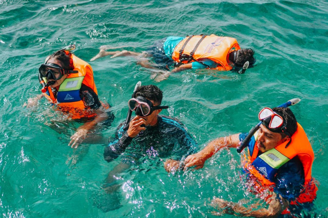 Komodoku One Love Homestay And Tour Labuan Bajo Exteriör bild