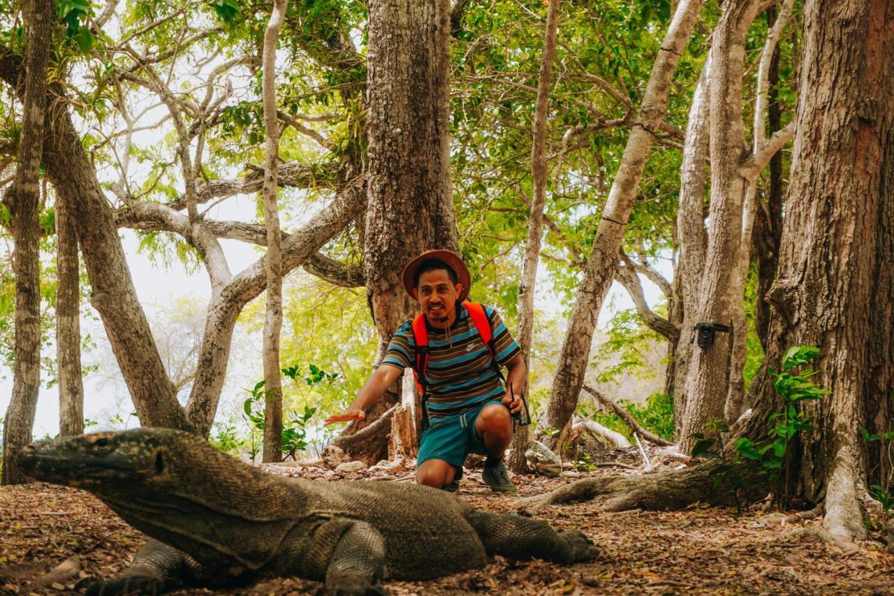 Komodoku One Love Homestay And Tour Labuan Bajo Exteriör bild