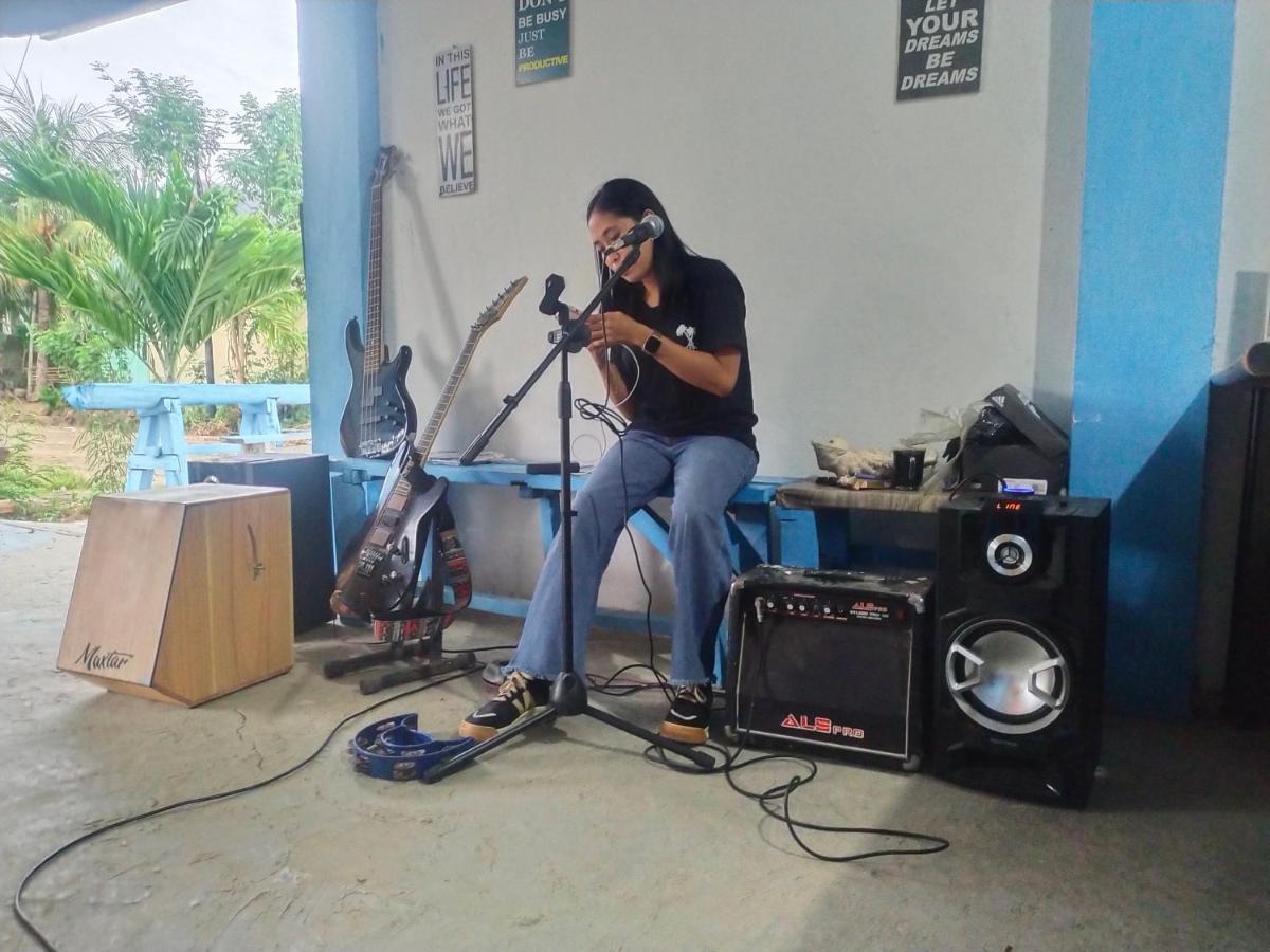 Komodoku One Love Homestay And Tour Labuan Bajo Exteriör bild