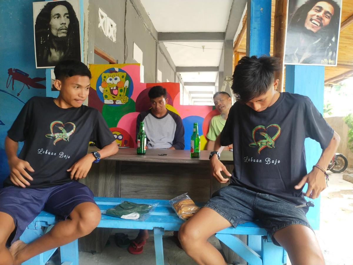 Komodoku One Love Homestay And Tour Labuan Bajo Exteriör bild