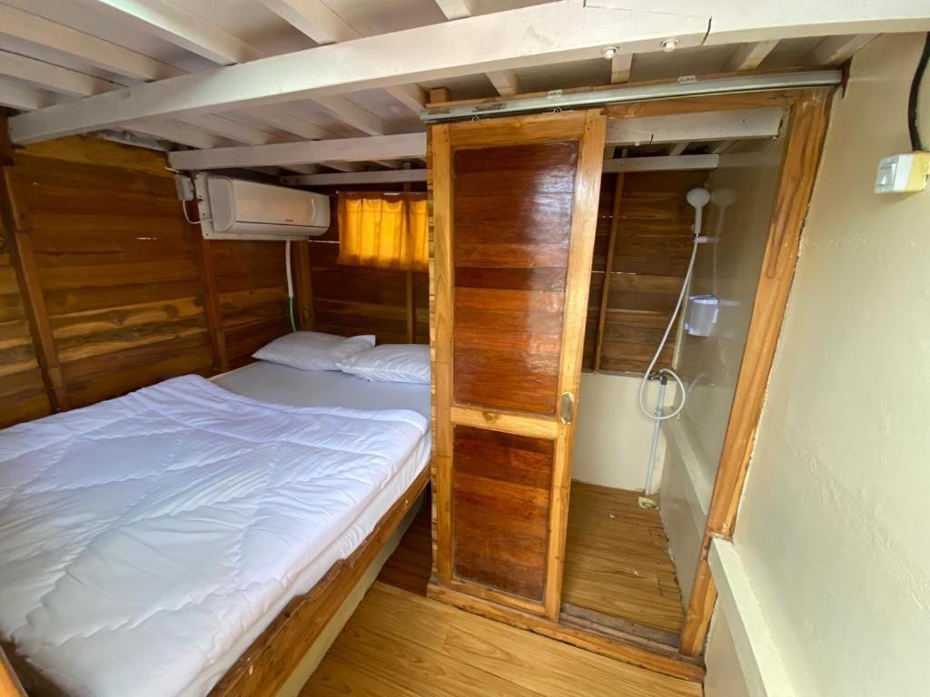 Komodoku One Love Homestay And Tour Labuan Bajo Exteriör bild