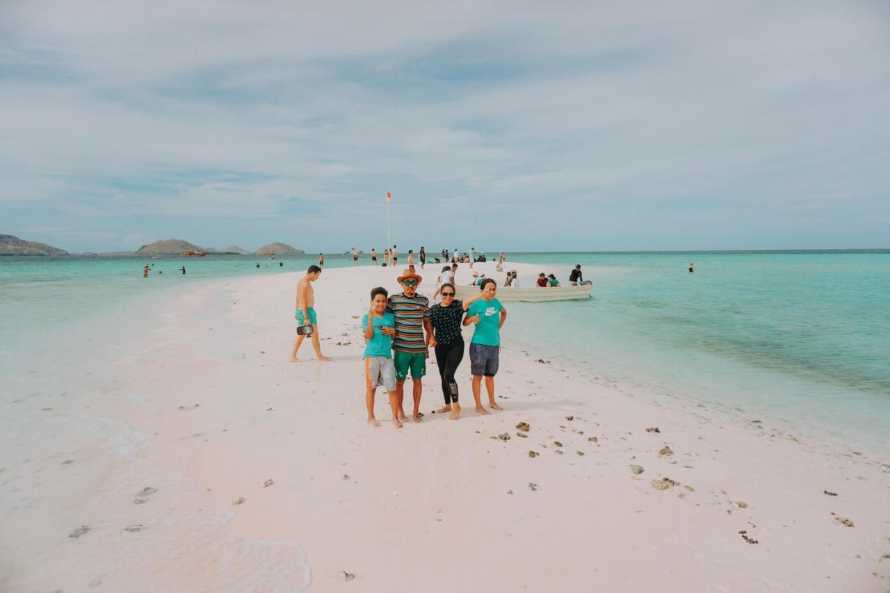 Komodoku One Love Homestay And Tour Labuan Bajo Exteriör bild