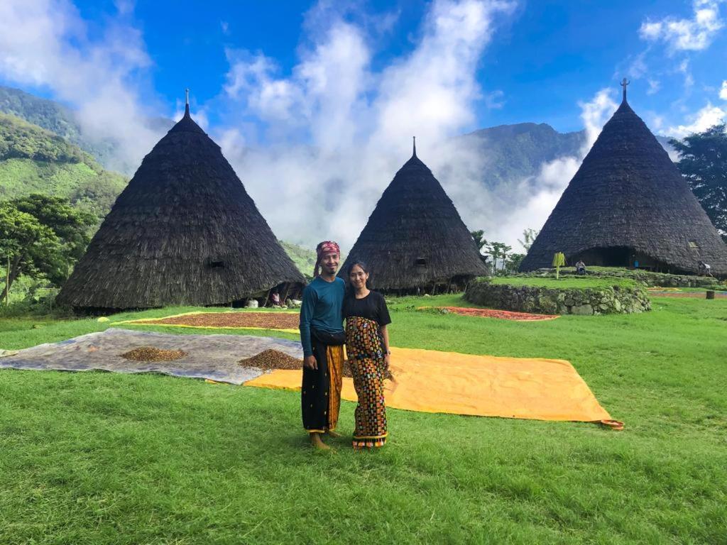 Komodoku One Love Homestay And Tour Labuan Bajo Exteriör bild