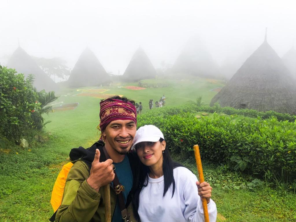 Komodoku One Love Homestay And Tour Labuan Bajo Exteriör bild