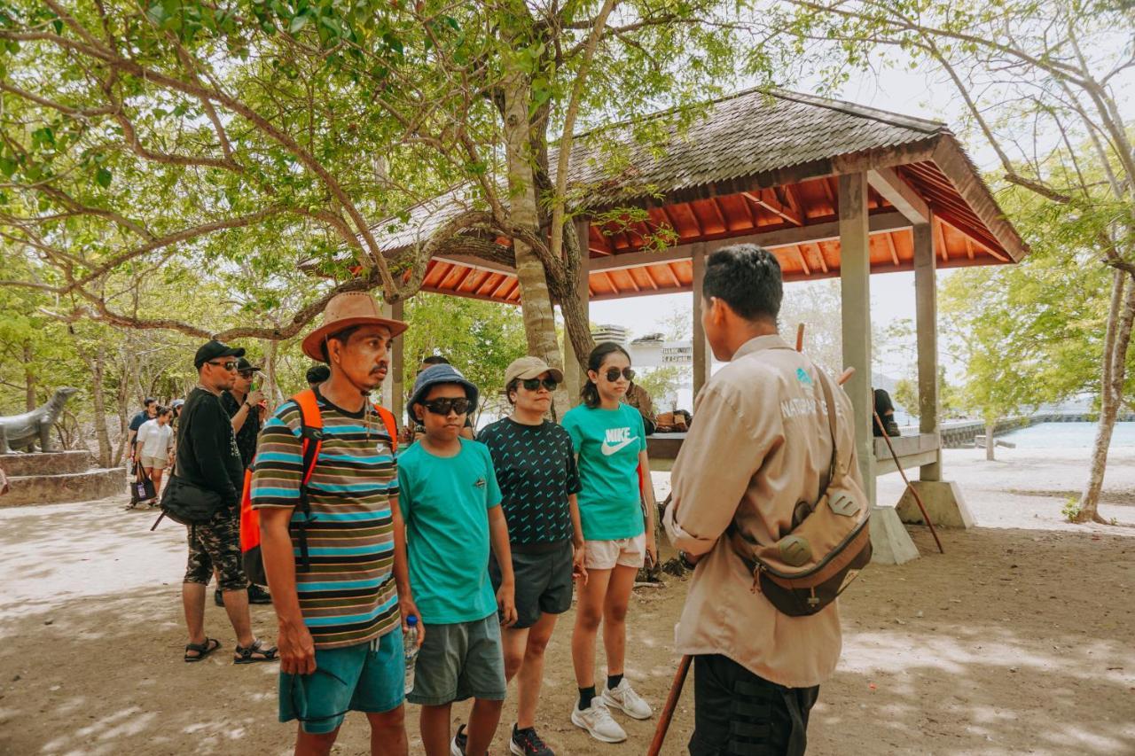 Komodoku One Love Homestay And Tour Labuan Bajo Exteriör bild