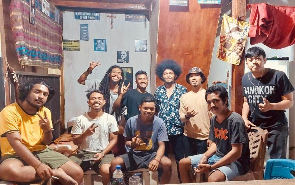 Komodoku One Love Homestay And Tour Labuan Bajo Exteriör bild