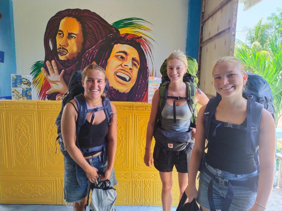 Komodoku One Love Homestay And Tour Labuan Bajo Exteriör bild