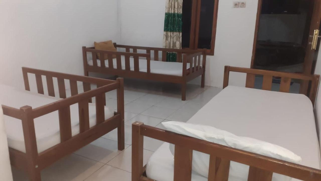 Komodoku One Love Homestay And Tour Labuan Bajo Exteriör bild