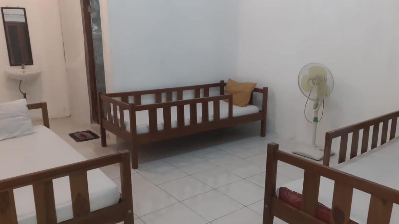 Komodoku One Love Homestay And Tour Labuan Bajo Exteriör bild
