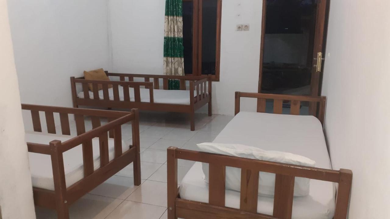 Komodoku One Love Homestay And Tour Labuan Bajo Exteriör bild