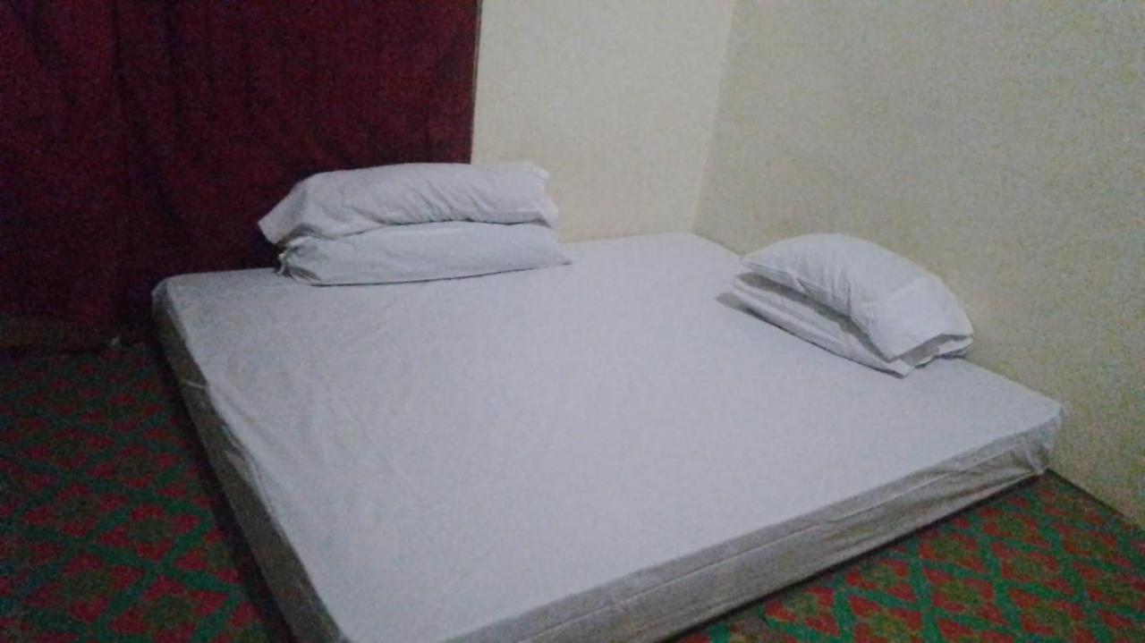 Komodoku One Love Homestay And Tour Labuan Bajo Exteriör bild