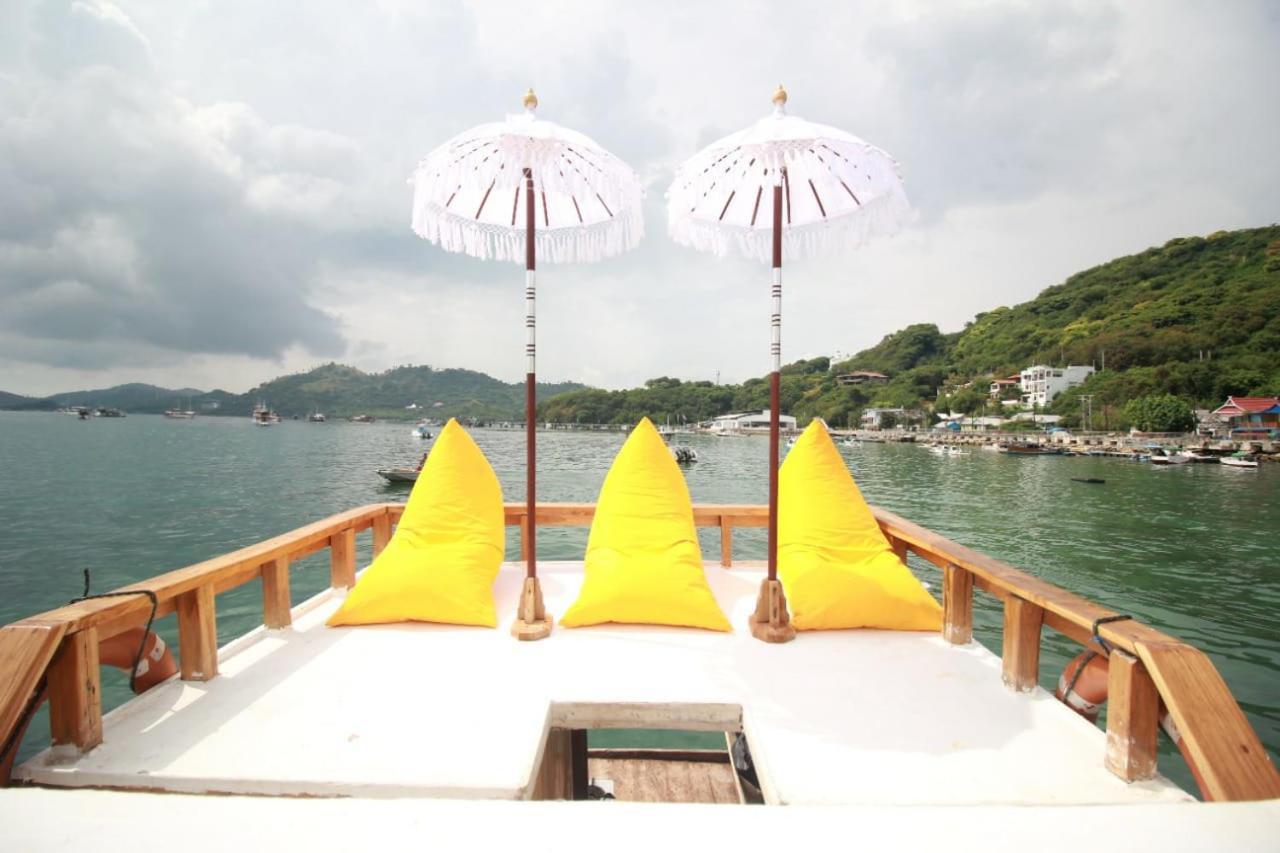 Komodoku One Love Homestay And Tour Labuan Bajo Exteriör bild