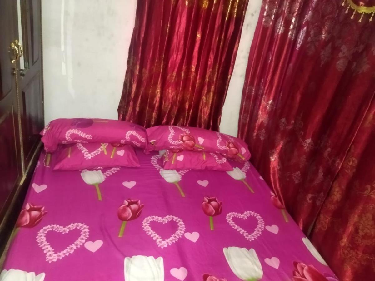 Komodoku One Love Homestay And Tour Labuan Bajo Exteriör bild
