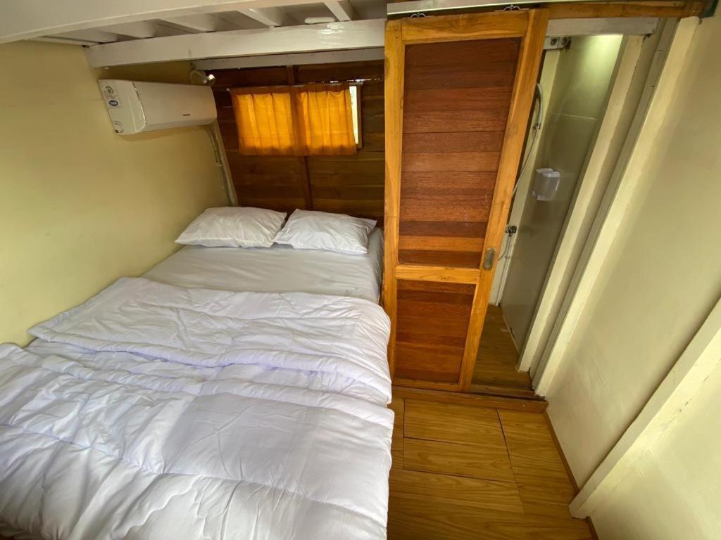 Komodoku One Love Homestay And Tour Labuan Bajo Exteriör bild