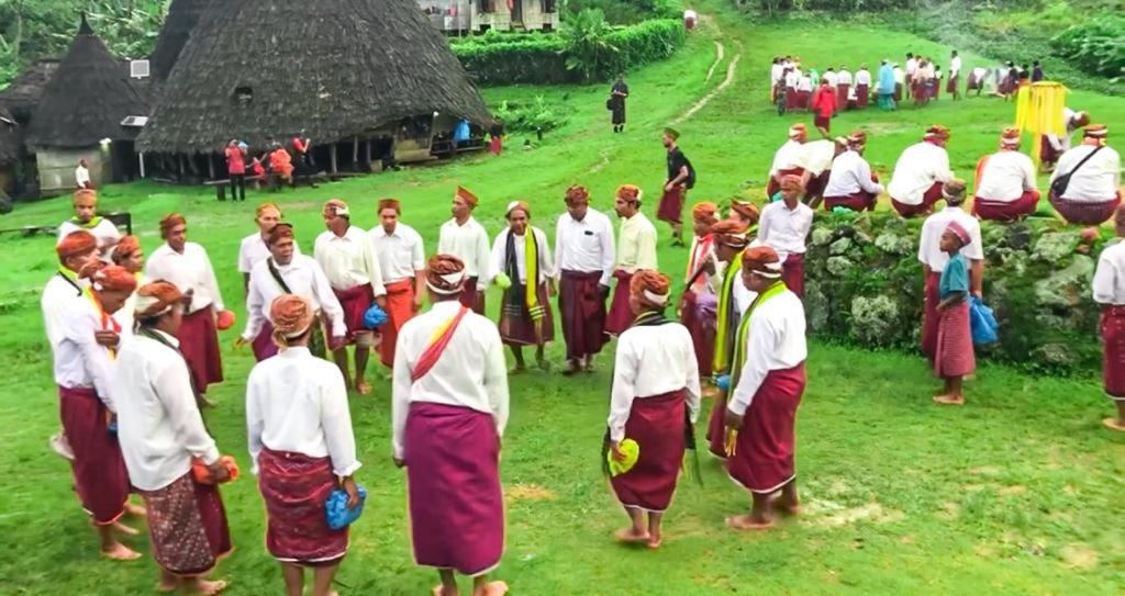 Komodoku One Love Homestay And Tour Labuan Bajo Exteriör bild